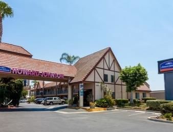 Howard Johnson by Wyndham Norco image 1